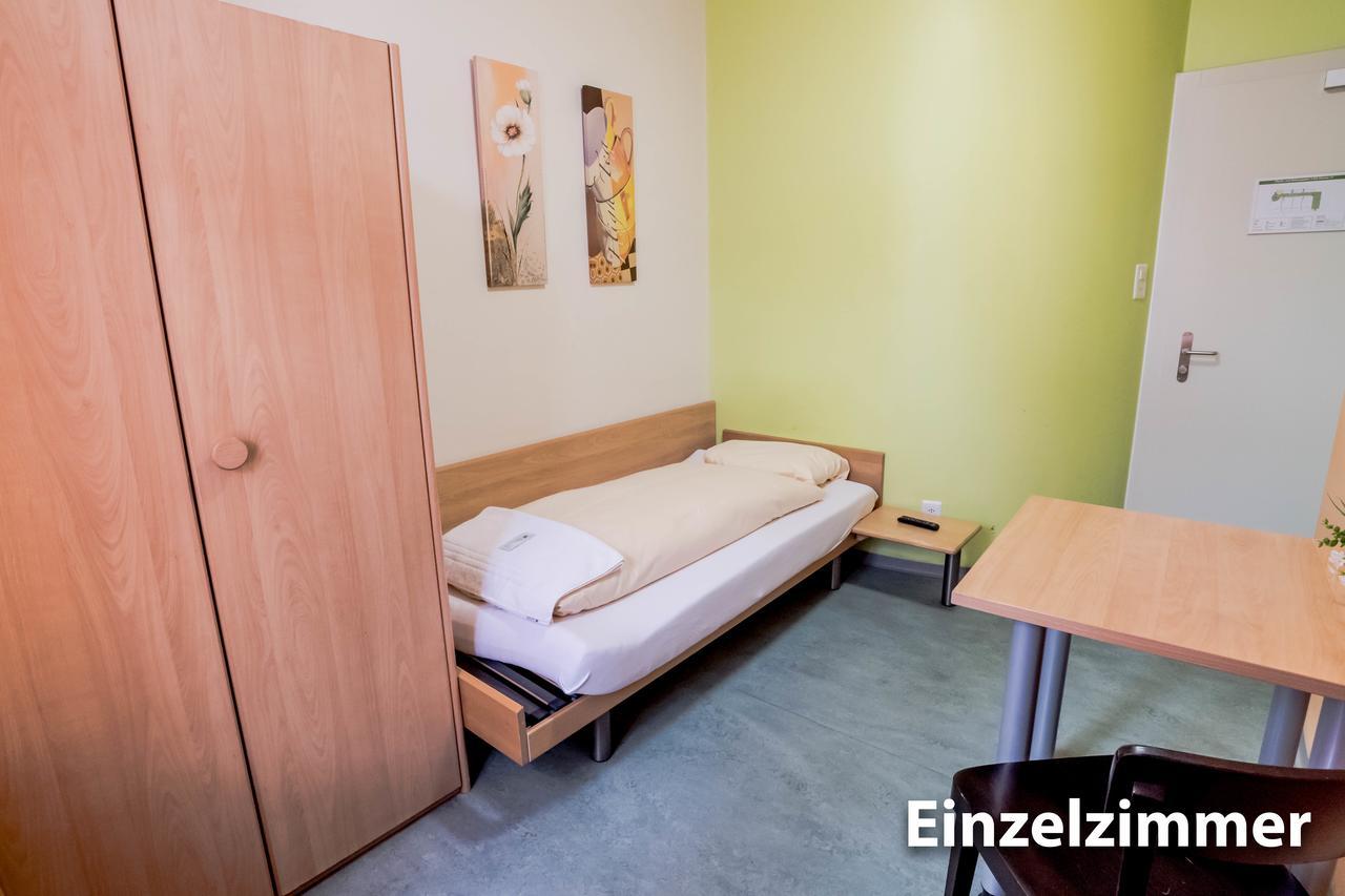 Hotel & Backpackers Zak Шафхаузен Экстерьер фото