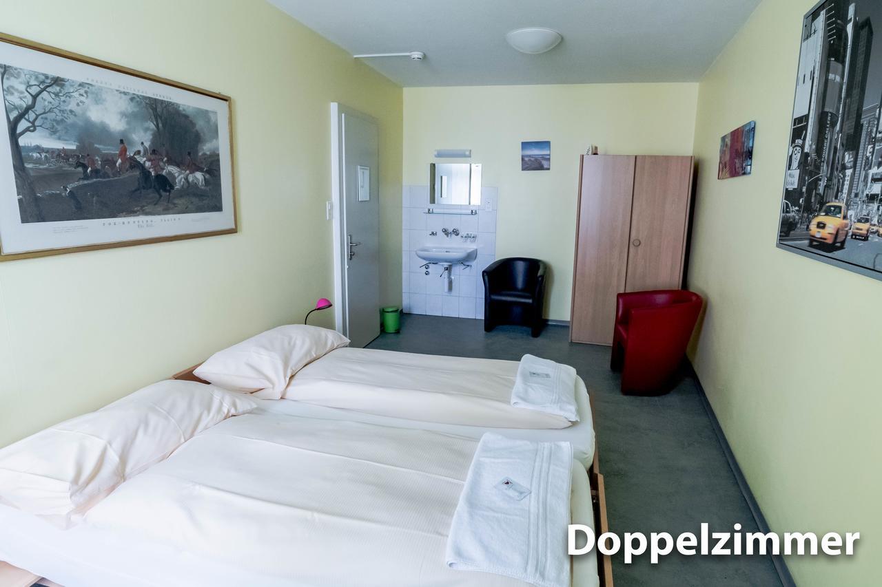 Hotel & Backpackers Zak Шафхаузен Экстерьер фото